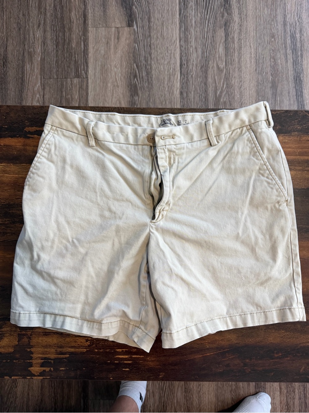 Izod Men's Light Khaki Flat Front Cotton Shorts 7 inch inseam